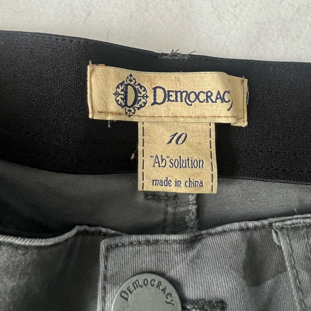 Democracy Women's Stretchy Camouflage Pants - Size: 10 - Picture 3 of 9